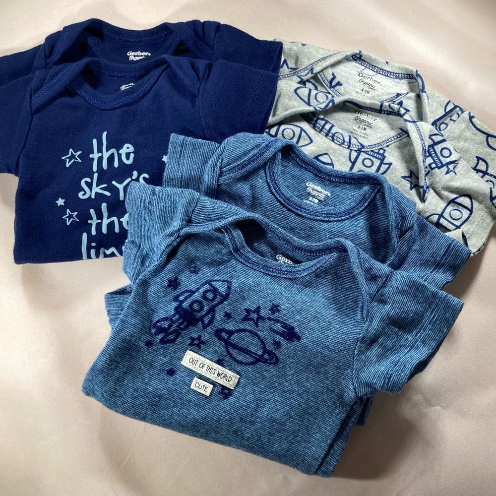 Gerber’s organic cotton snap closure body suits (set of 6)